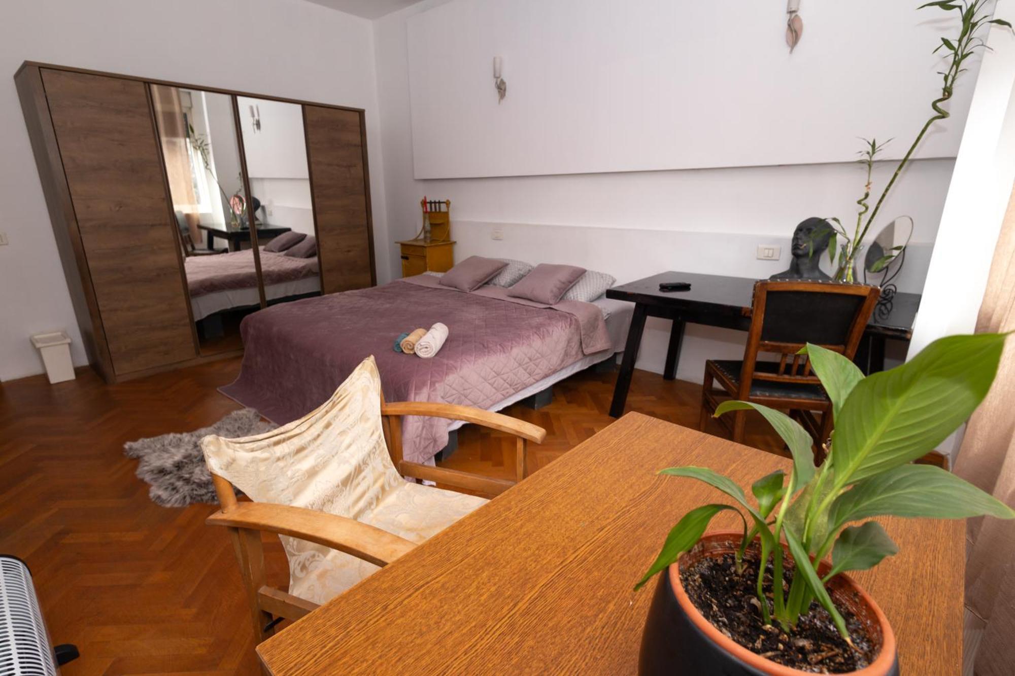 Shared Retro Vintage Luxury Apartment Bukarest Eksteriør billede