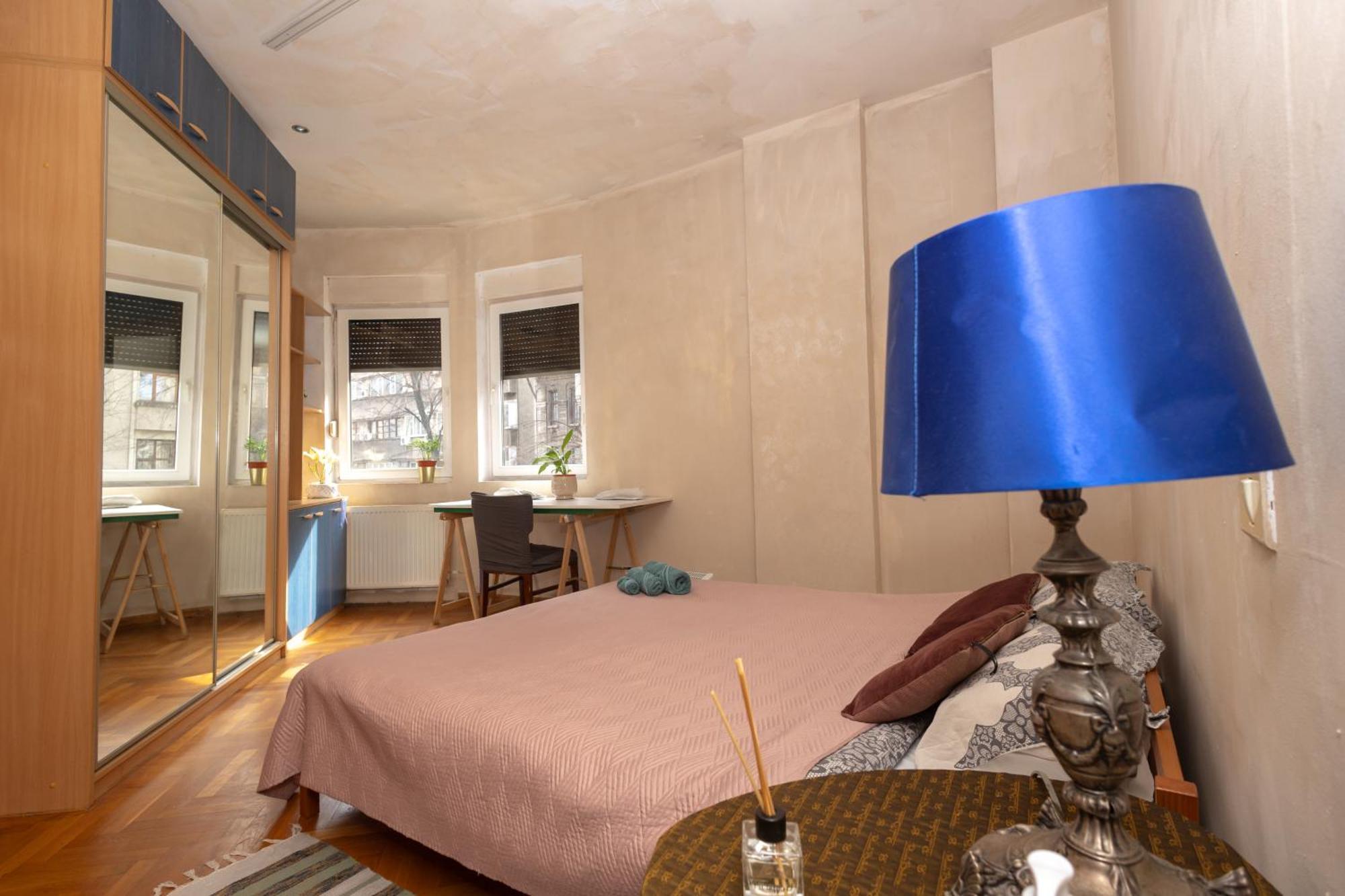 Shared Retro Vintage Luxury Apartment Bukarest Eksteriør billede